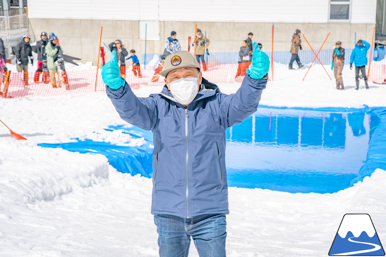 富良野スキー場｜季節は、まだ冬？それとも…？小雪が舞い、たくさんの雪が残る富良野スキー場で、春の恒例イベント『春スキー池渡り大会』開催(^^)/